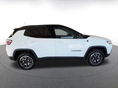 Used 2025 Jeep Compass Trailhawk image 15