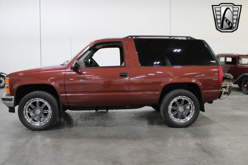Used 1998 Chevrolet Tahoe 4WD 2-Door w/ Preferred Equipment Group 2 image 3