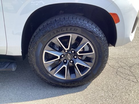 Certified 2024 Chevrolet Tahoe Z71 w/ Luxury Package image 9