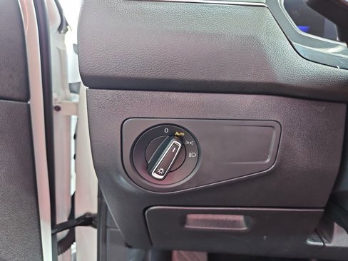 Used 2024 Volkswagen Tiguan SE image 15
