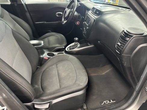 Used 2017 Kia Soul + image 12