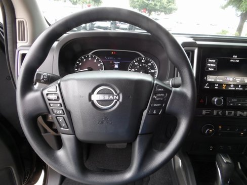 Certified 2025 Nissan Frontier SV image 30