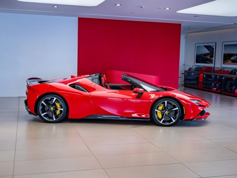 Used 2023 Ferrari SF90 Spider image 7