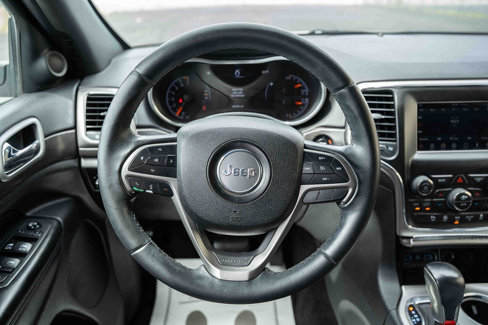 Used 2018 Jeep Grand Cherokee Laredo image 11