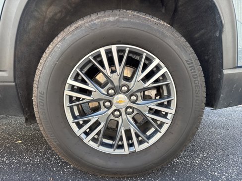 Used 2025 Chevrolet Traverse LT image 11