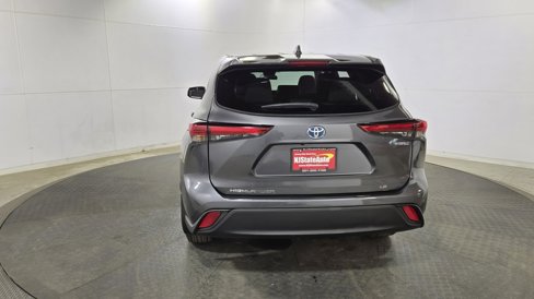 Used 2023 Toyota Highlander LE image 6