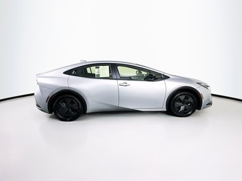 Used 2025 Toyota Prius LE image 10