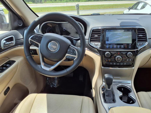 Used 2019 Jeep Grand Cherokee Limited w/ Luxury Group II image 12
