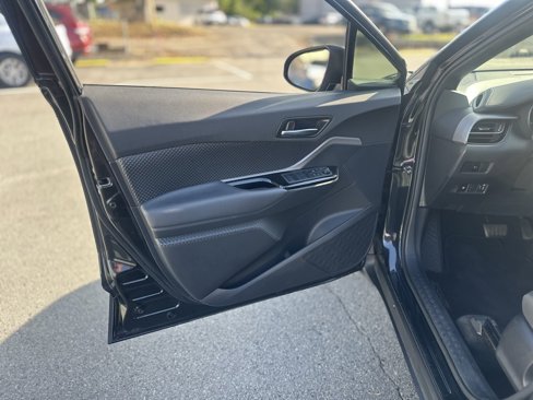 Used 2022 Toyota C-HR XLE image 18