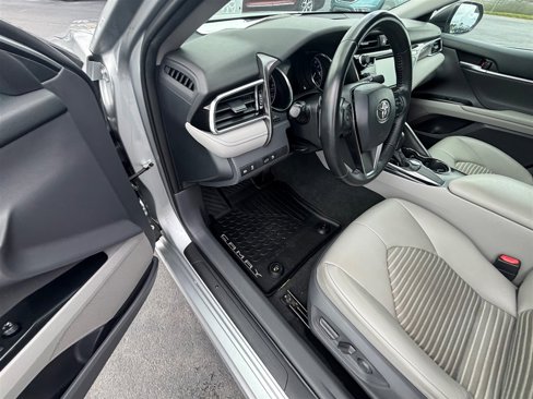 Used 2018 Toyota Camry image 12