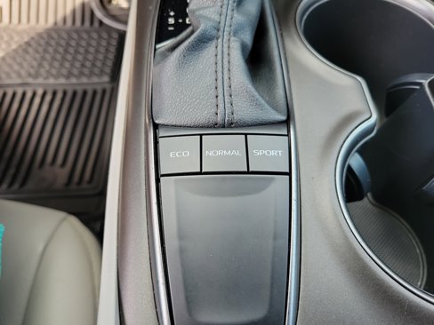 Used 2022 Toyota Camry SE image 25