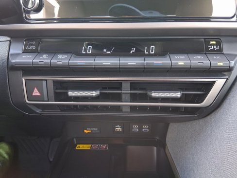 Used 2025 Toyota Camry LE image 26
