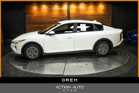 Used 2025 Kia K4 LX image 1