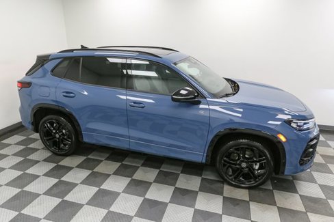 New 2025 Volkswagen Tiguan SE R-Line image 6