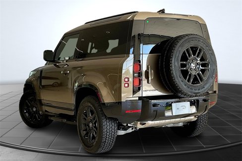 New 2025 Land Rover Defender 90 X-Dynamic SE image 3