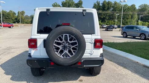 Used 2024 Jeep Wrangler Unlimited Sahara image 4