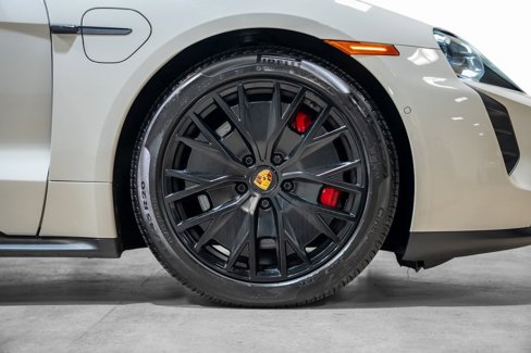 Used 2023 Porsche Taycan GTS image 19