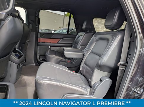 Certified 2024 Lincoln Navigator L 4WD image 26