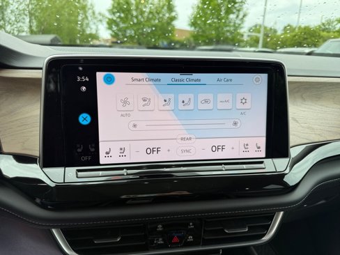New 2025 Volkswagen Atlas SE image 16