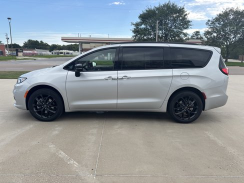 New 2026 Chrysler Pacifica Limited image 5