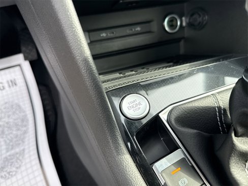 New 2025 Volkswagen Taos SE image 31