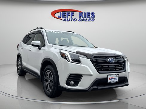 Used 2023 Subaru Forester Premium image 2