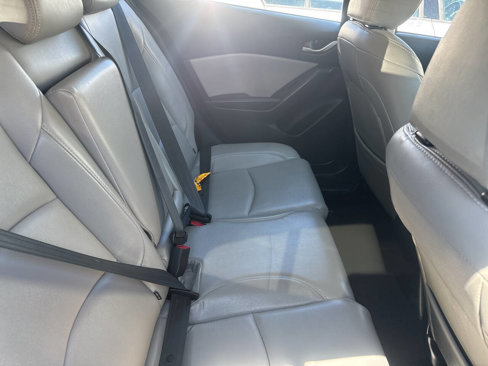 Used 2016 MAZDA MAZDA3 i Touring w/ Popular Equipment Package image 7