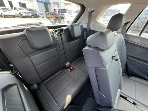 Used 2019 Volkswagen Tiguan SE image 34