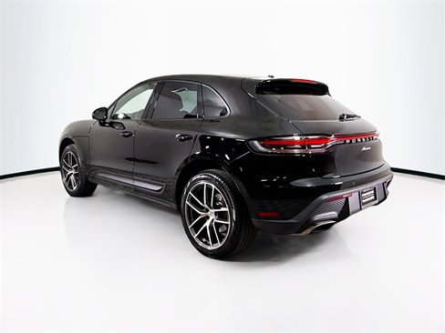Used 2025 Porsche Macan image 3