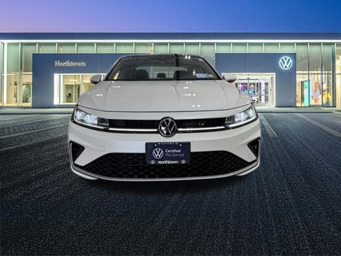 Certified 2025 Volkswagen Jetta SEL image 9