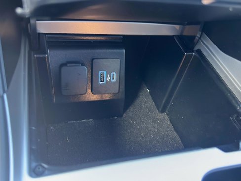 Used 2022 Ford Explorer XLT image 28