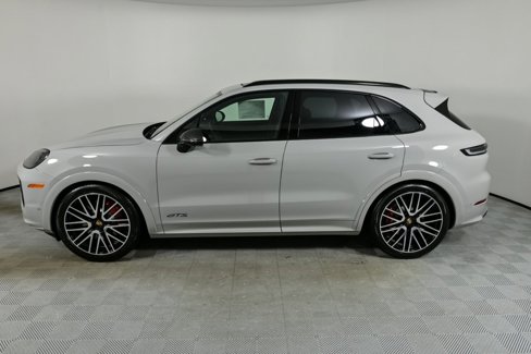 New 2025 Porsche Cayenne GTS image 2