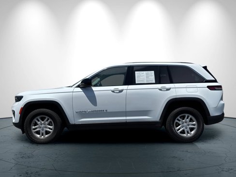 Used 2024 Jeep Grand Cherokee Laredo image 7