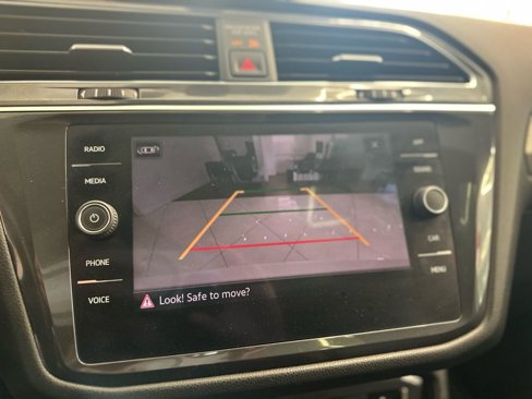 Used 2021 Volkswagen Tiguan SE R-Line image 31