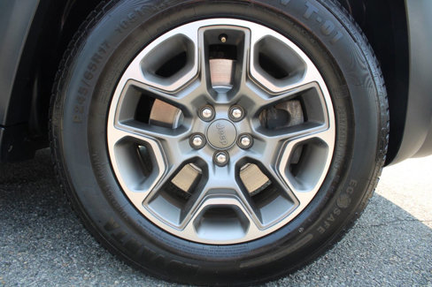 Used 2020 Jeep Cherokee Trailhawk image 23
