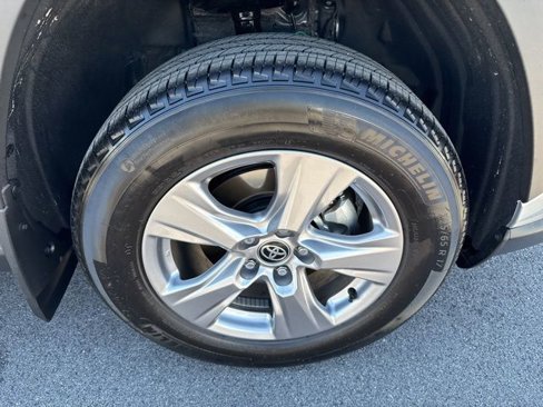 Used 2025 Toyota RAV4 XLE image 30