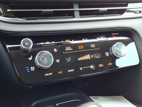 New 2026 INFINITI QX60 Luxe w/ Family Package image 10