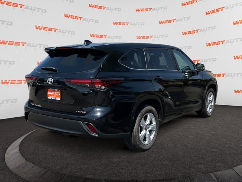 Used 2024 Toyota Highlander LE image 5