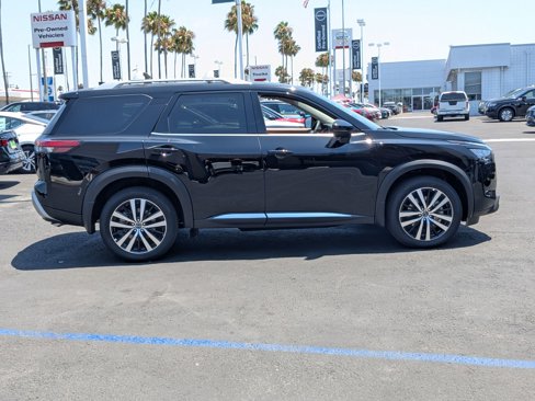 New 2025 Nissan Pathfinder Platinum image 4