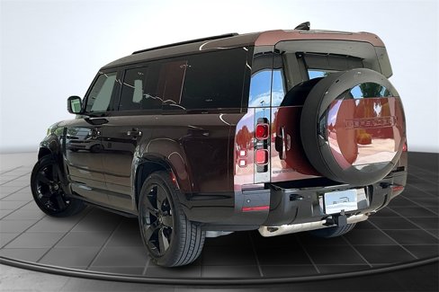 New 2025 Land Rover Defender 130 X-Dynamic SE image 3