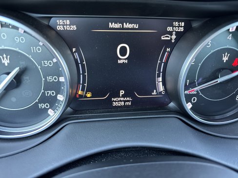 Used 2024 Maserati Levante GT Ultima image 17