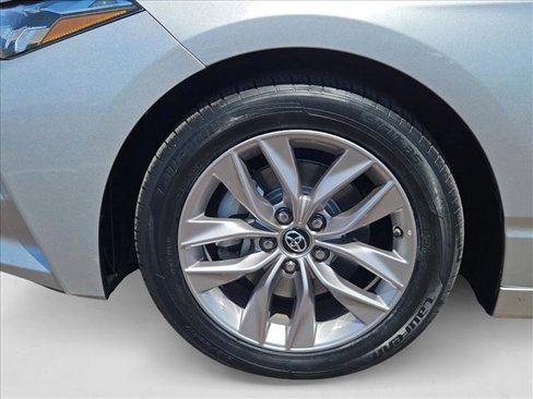 Used 2019 Toyota Avalon XLE image 24