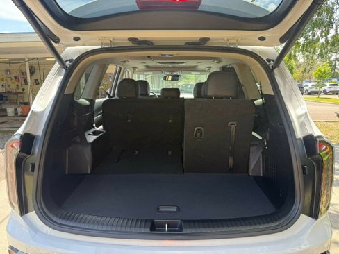 Used 2025 Kia Telluride EX image 9