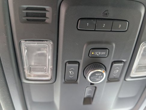 Used 2023 Chevrolet Suburban Premier image 23