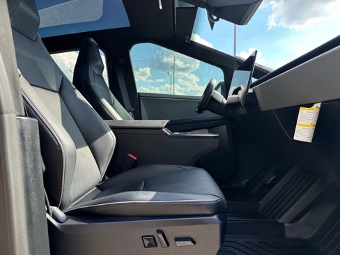 Used 2024 Tesla Cybertruck AWD Crew Cab image 50