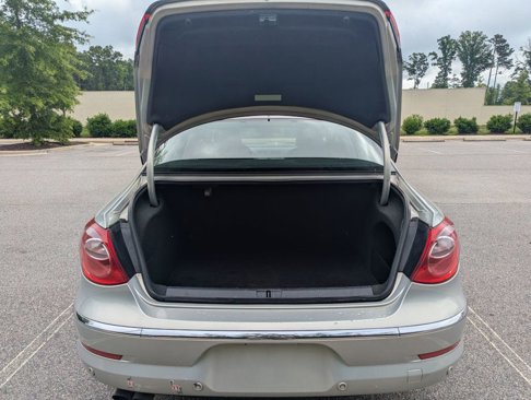 Used 2010 Volkswagen CC Luxury image 11