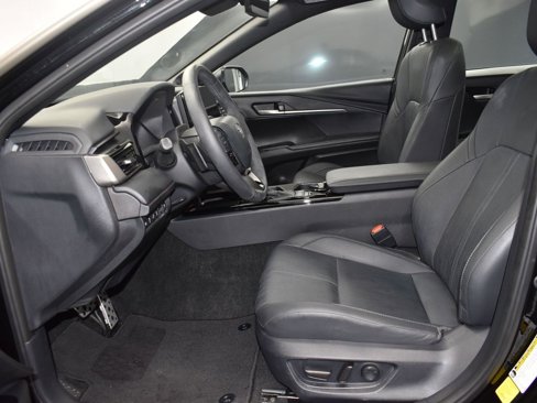 Used 2025 Toyota Camry XSE image 12