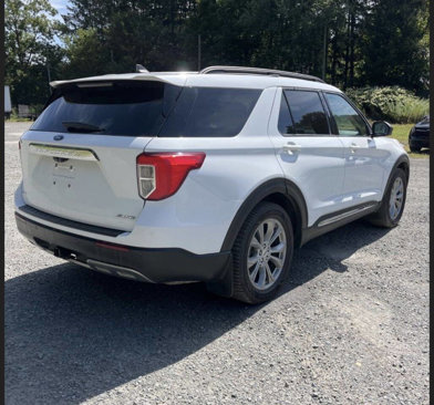 Used 2021 Ford Explorer XLT image 5