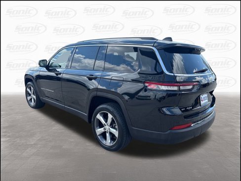 Used 2021 Jeep Grand Cherokee L Limited w/ Luxury Tech Group II image 3