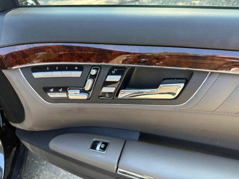 Used 2011 Mercedes-Benz S 550 4MATIC image 7